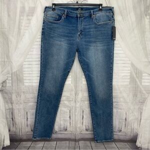 True Religion Men Size 42 Rocco  Relaxed Skinny Denim Blue Jeans Medium Wash NWT